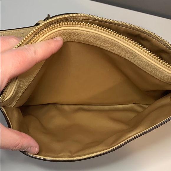 EUC - Coach 49992 Madison Leather East West Swingpack In Tan - Picture 12 of 17